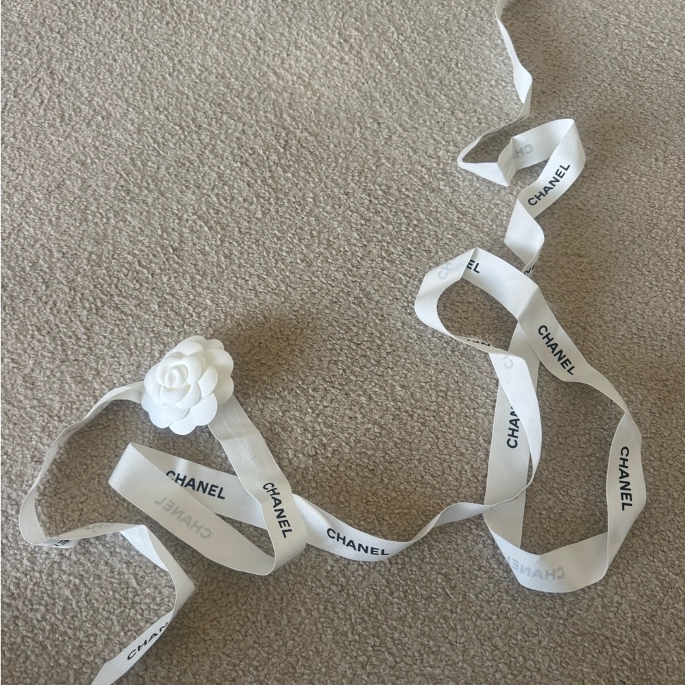 CHANEL White Ribbon with Camellia